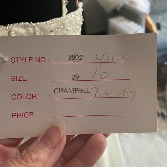 Symphony Bridal Gown Style 4306 Size 10 NWT - Picture 7 of 9